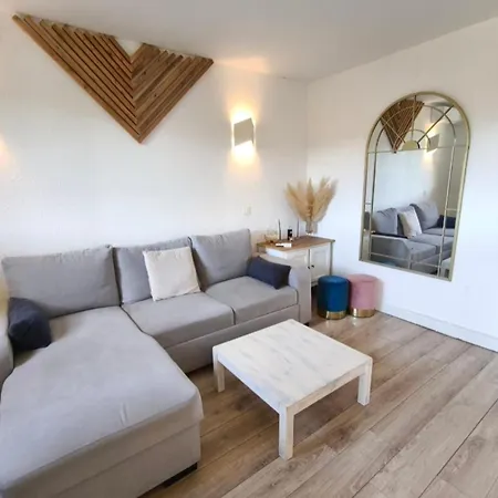 Apartment In A Bright With A View! *