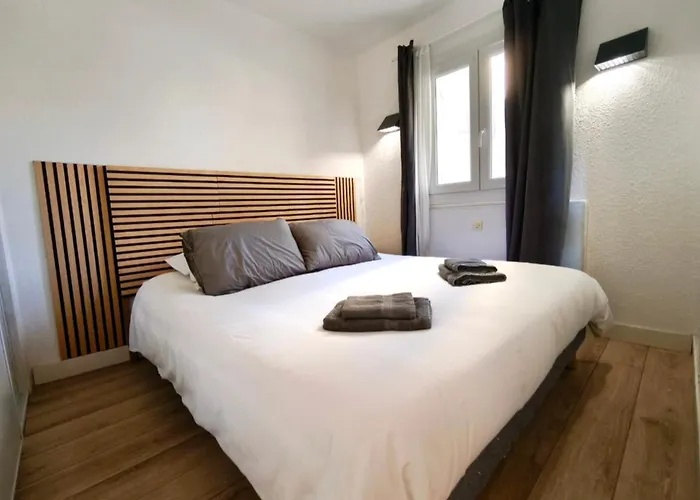 Apartment In A Bright With A View! *